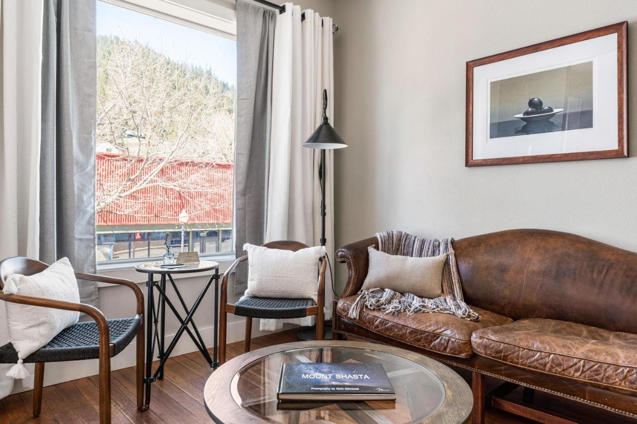 Mossbrae Hotel